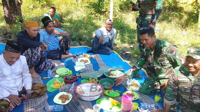Satgas TMMD Reguler 128 Larut Bersama Warga Godo, Doa dan Makan Bersama di Tengah Sawah Jelang Sedekah Bumi