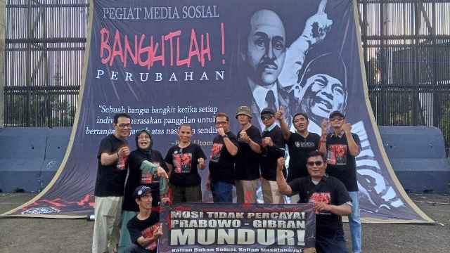 VIRAL! TikToker dan Ormas Gentar Kepung DPR RI, Teriakkan “Prabowo Jangan Tutup Mata!”