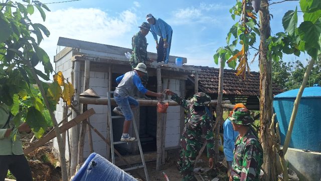 TMMD Kodim Pati Bangun MCK di Desa Godo, Pengecoran Atap Jadi Simbol Gotong Royong Warga dan TNI