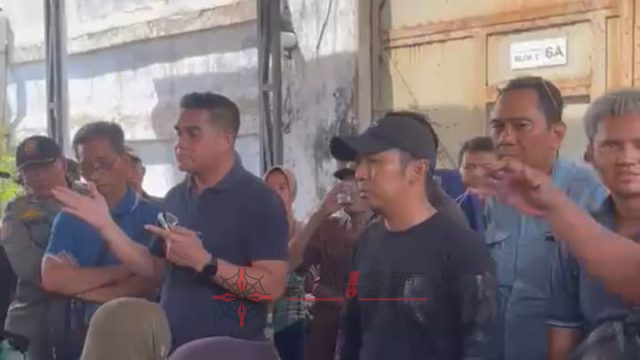 SKAKMAT CAMAT KREMBANGAN! Ratusan Pedagang Tolak Relokasi, Dasar Hukum Dipertanyakan