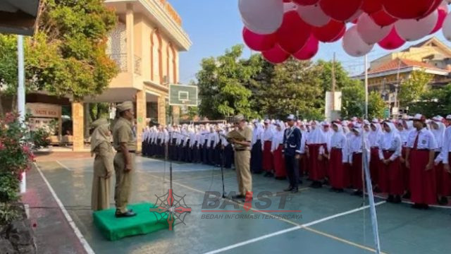 MPLS SMP 2 Kudus Resmi Dimulai Dengan Konsep Ramah Anak, Orang Tua Murid Antusias Antar ke Sekolah