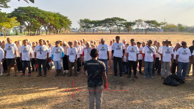 Gerindra Kudus Adakan Gerakan ASRI, Bersihkan Lapangan Sepak Bola “Si Pengkok” dan Ajak Warga Peduli Lingkungan